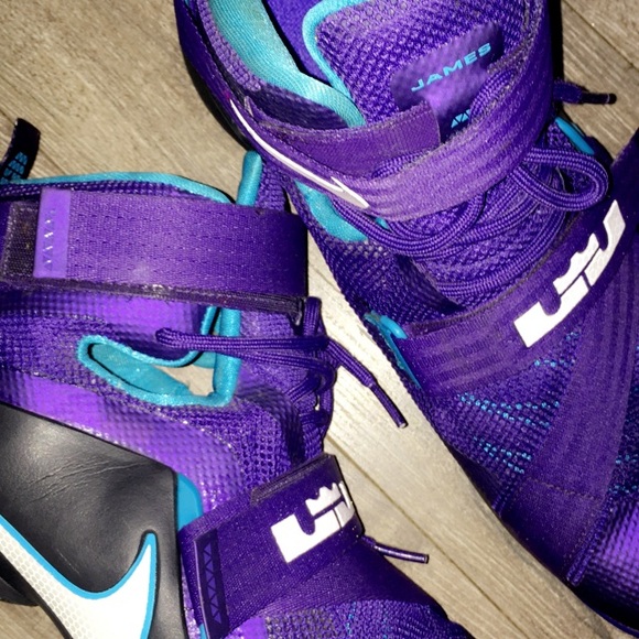 LeBron James - Picture 2 of 5